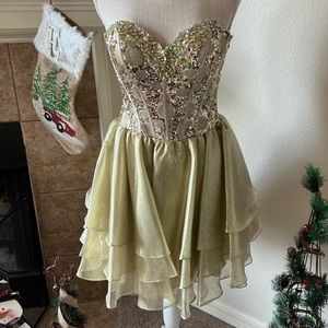 Star box size small gold and jeweled dress